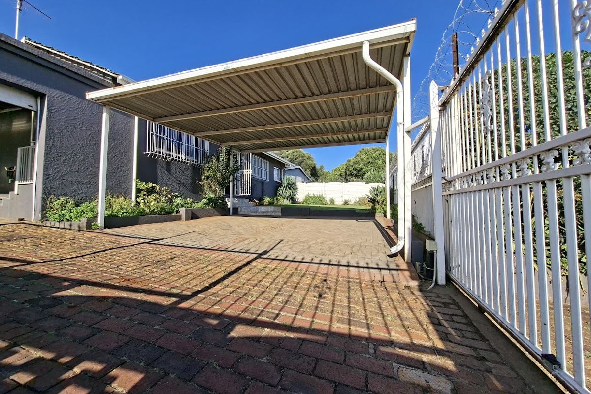 3 bedroom house and 1 bedroom cottage to LET - Photo 2