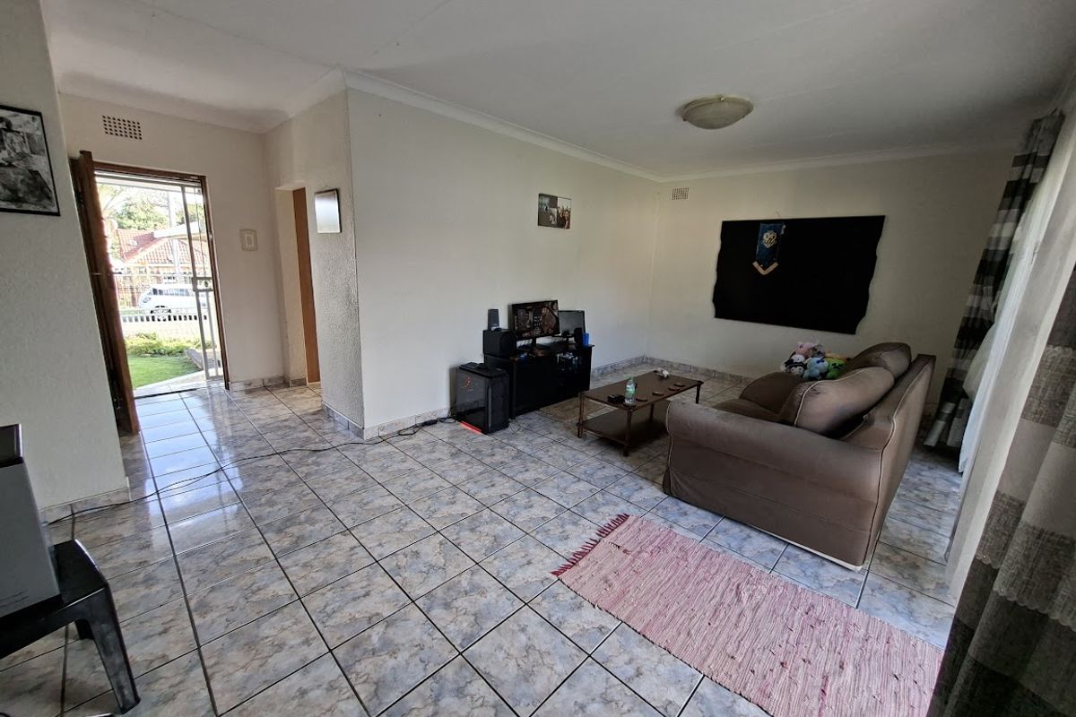 3 bedroom house and 1 bedroom cottage to LET - Photo 3