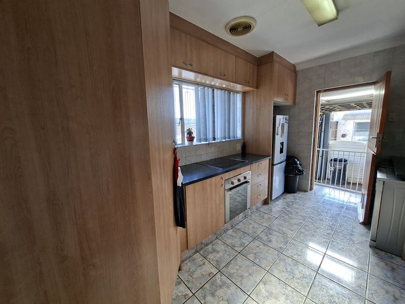 3 bedroom house and 1 bedroom cottage to LET - Photo 5