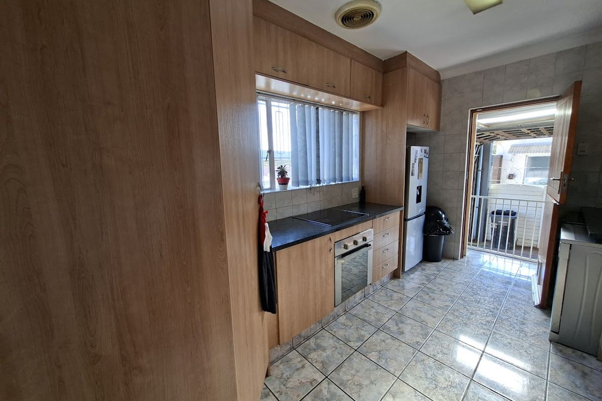 3 bedroom house and 1 bedroom cottage to LET - Photo 5