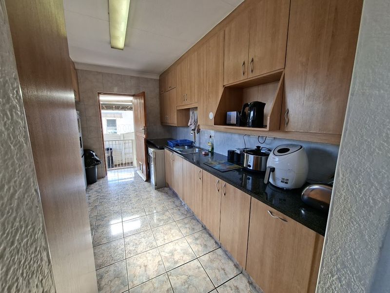 3 bedroom house and 1 bedroom cottage to LET - Photo 4
