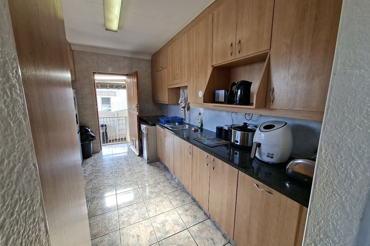 3 bedroom house and 1 bedroom cottage to LET - Photo 4