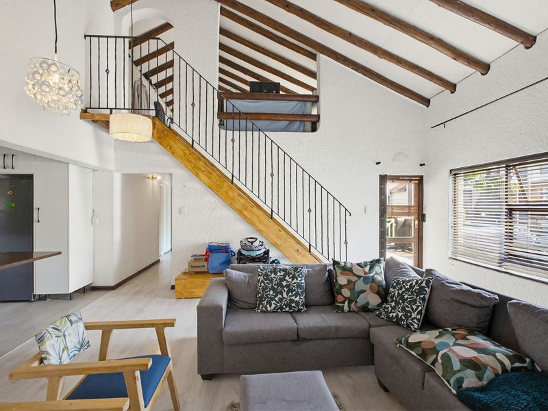 Stunning 4 bedroom upstairs unit for sale. - Photo 5