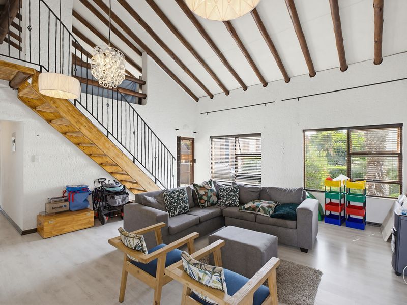 Stunning 4 bedroom upstairs unit for sale. - Photo 1
