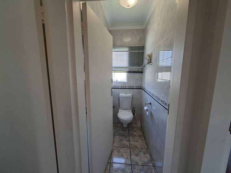 3 bedroom house and 1 bedroom Cottage For Sale - Photo 10