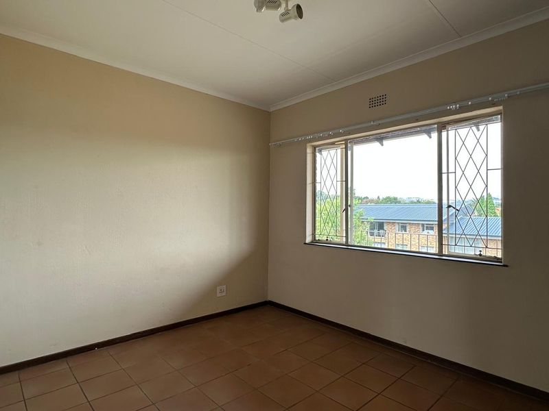 2-Bedroom Apartment TO LET in Eastleigh - Photo 7