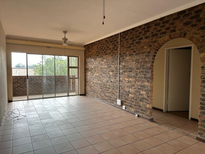 2-Bedroom Apartment TO LET in Eastleigh - Photo 3