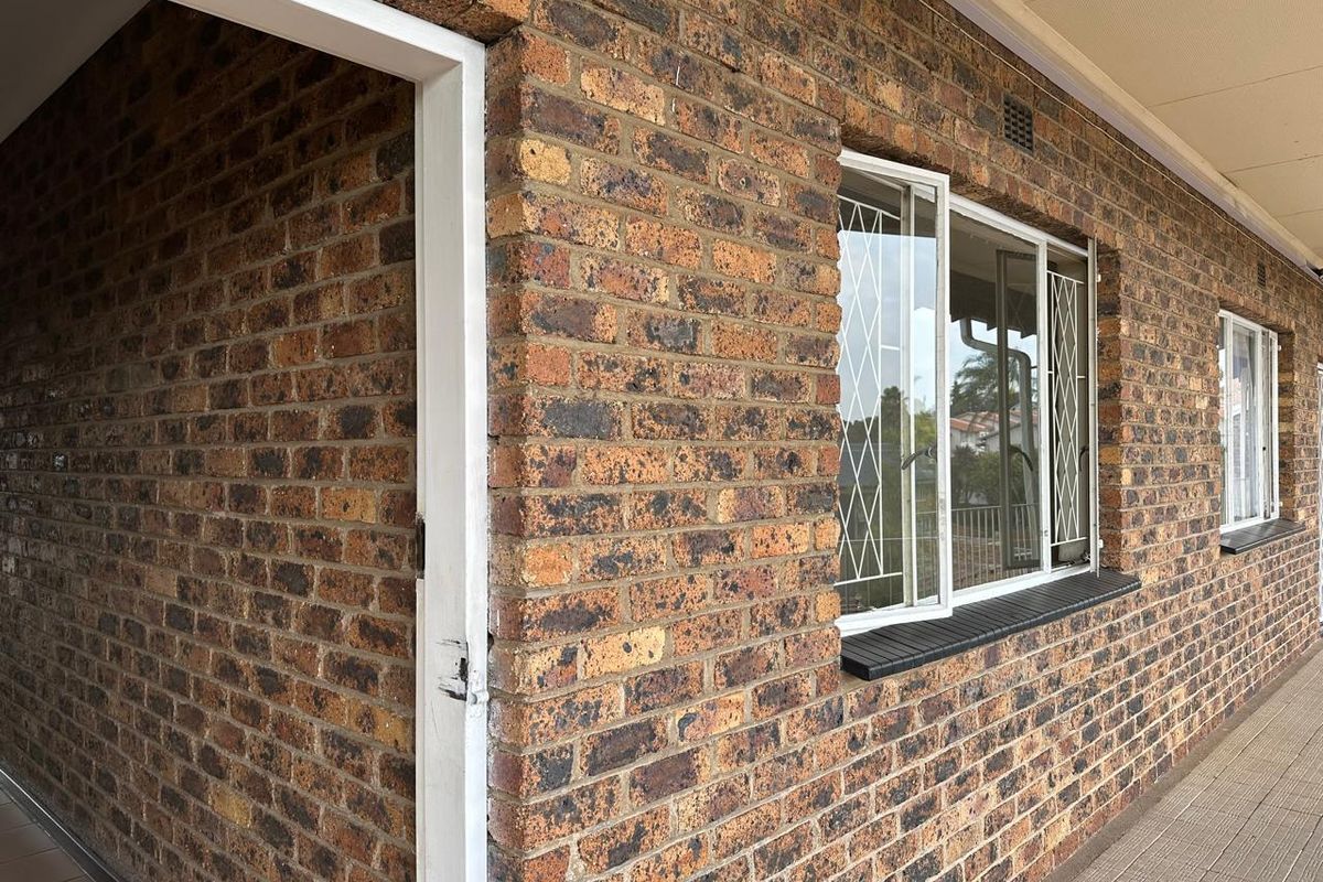 2-Bedroom Apartment TO LET in Eastleigh - Photo 2