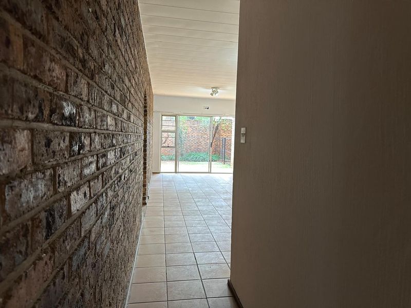 2-Bedroom Garden Apartment TO LET in Eastleigh - Photo 9