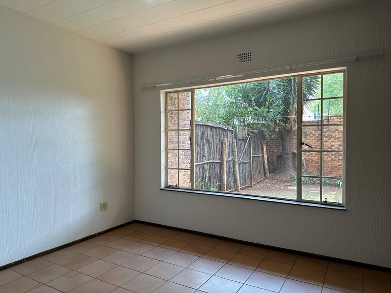 2-Bedroom Garden Apartment TO LET in Eastleigh - Photo 8