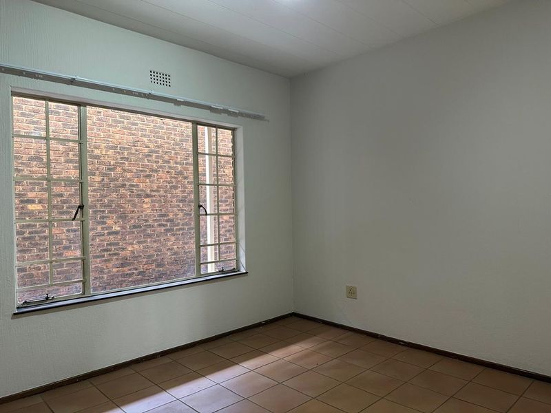 2-Bedroom Garden Apartment TO LET in Eastleigh - Photo 7