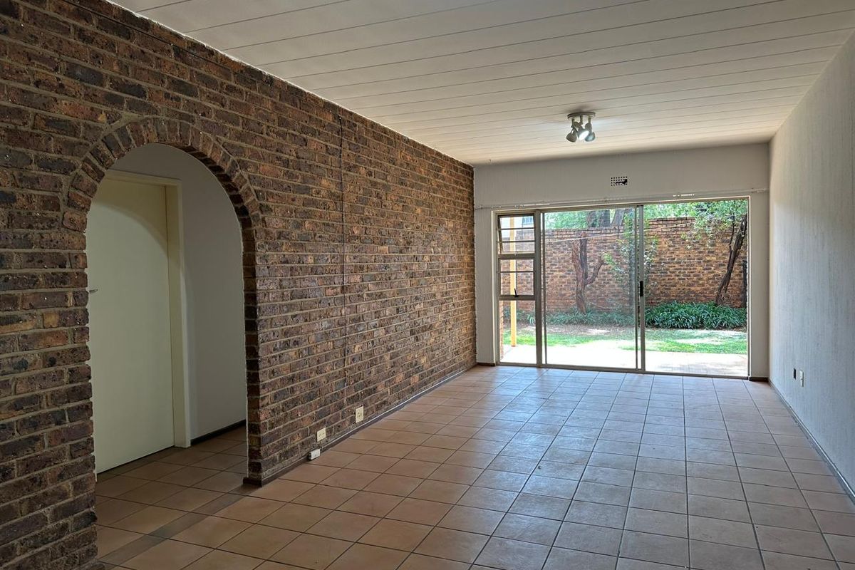 2-Bedroom Garden Apartment TO LET in Eastleigh - Photo 3