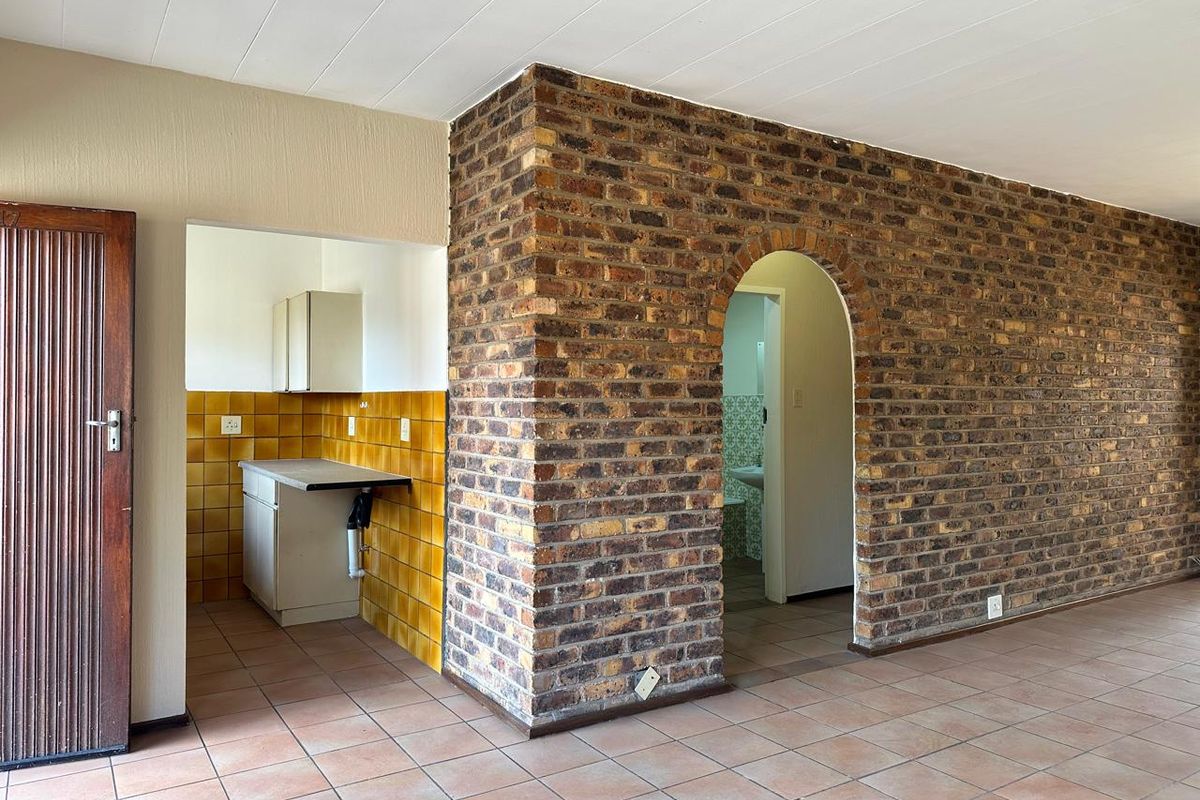 1-Bedroom Garden Apartment TO LET in Eastleigh - Photo 3