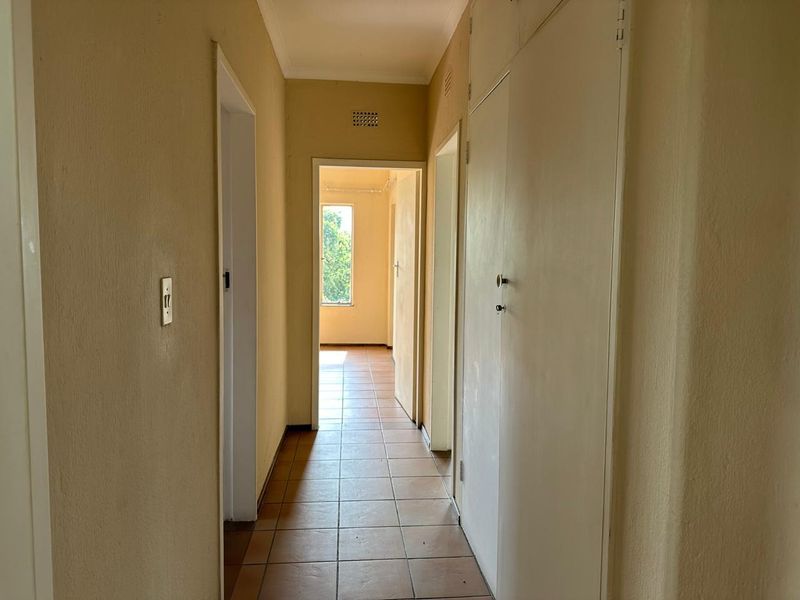 3-Bedroom 3rd floor Apartment TO LET in Eastleigh - Photo 9