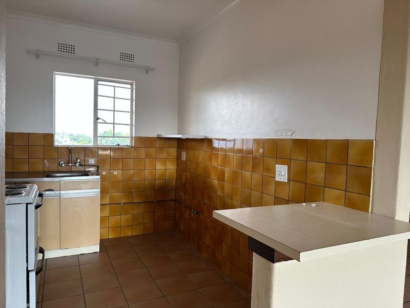 3-Bedroom 3rd floor Apartment TO LET in Eastleigh - Photo 6