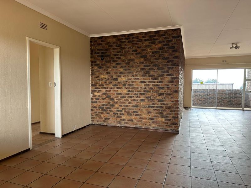 3-Bedroom 3rd floor Apartment TO LET in Eastleigh - Photo 5