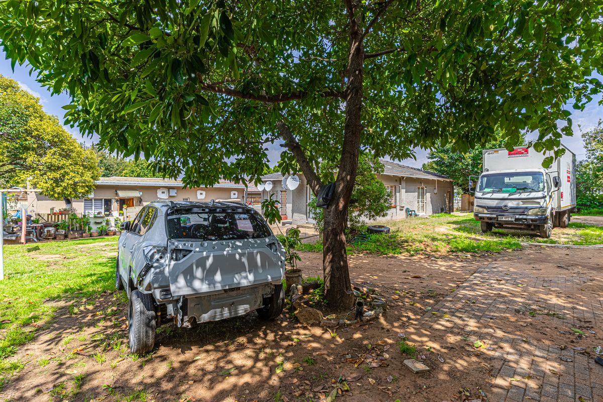 Investment property with rental income - Photo 5