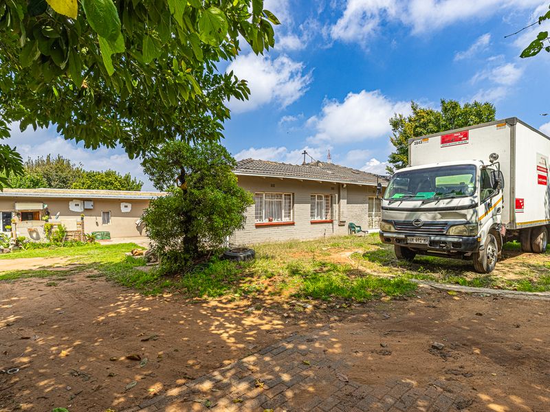 Investment property with rental income - Photo 4