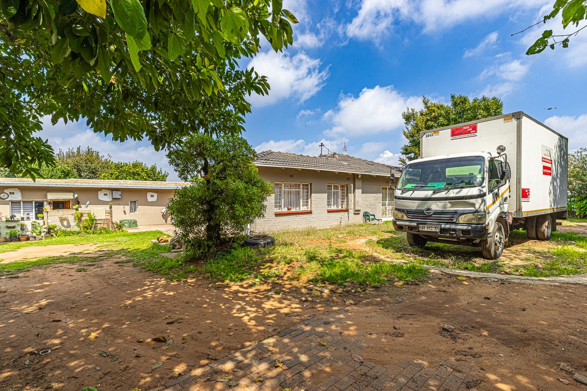 Investment property with rental income - Photo 4