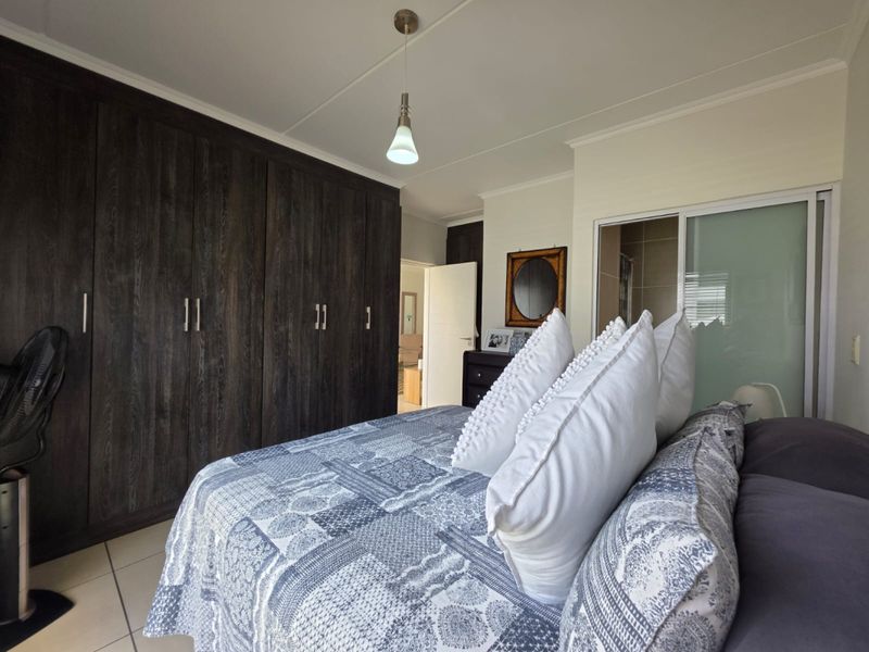 Stylish 3-Bedroom Apartment for Sale in Malakite, Greenstone Hill - Photo 10