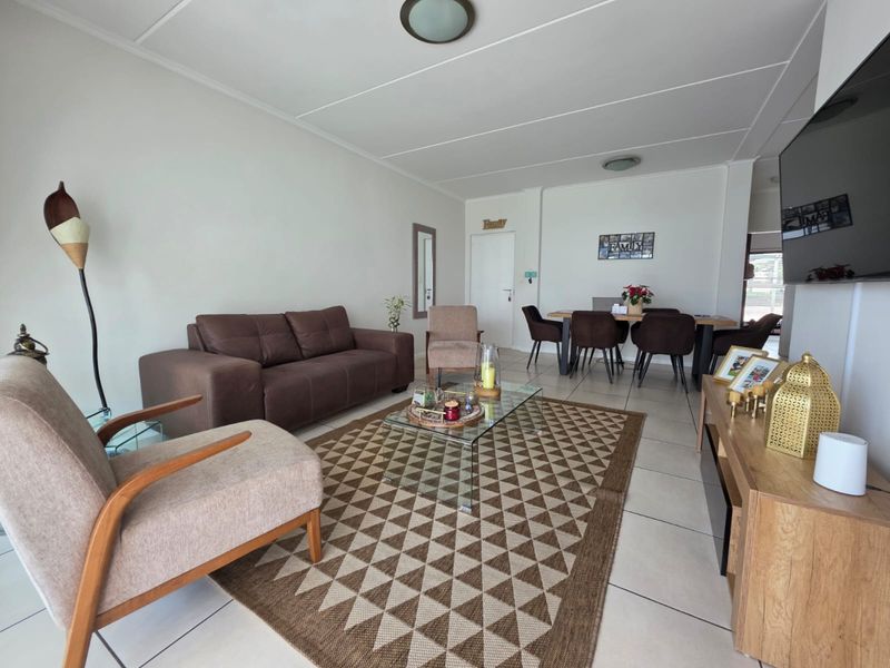 Stylish 3-Bedroom Apartment for Sale in Malakite, Greenstone Hill - Photo 3