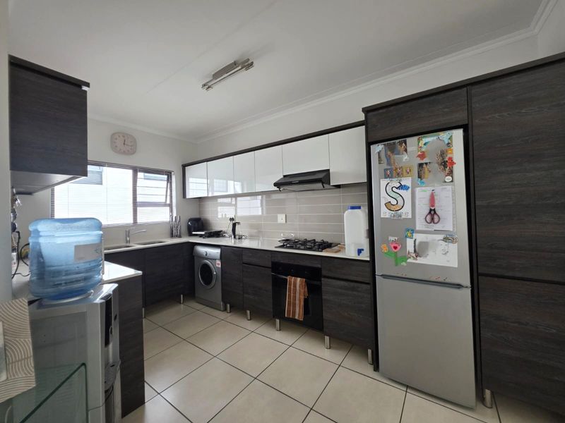 Stylish 3-Bedroom Apartment for Sale in Malakite, Greenstone Hill - Photo 7