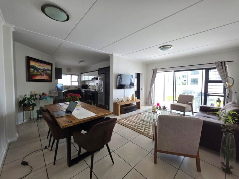 Stylish 3-Bedroom Apartment for Sale in Malakite, Greenstone Hill - Photo 4