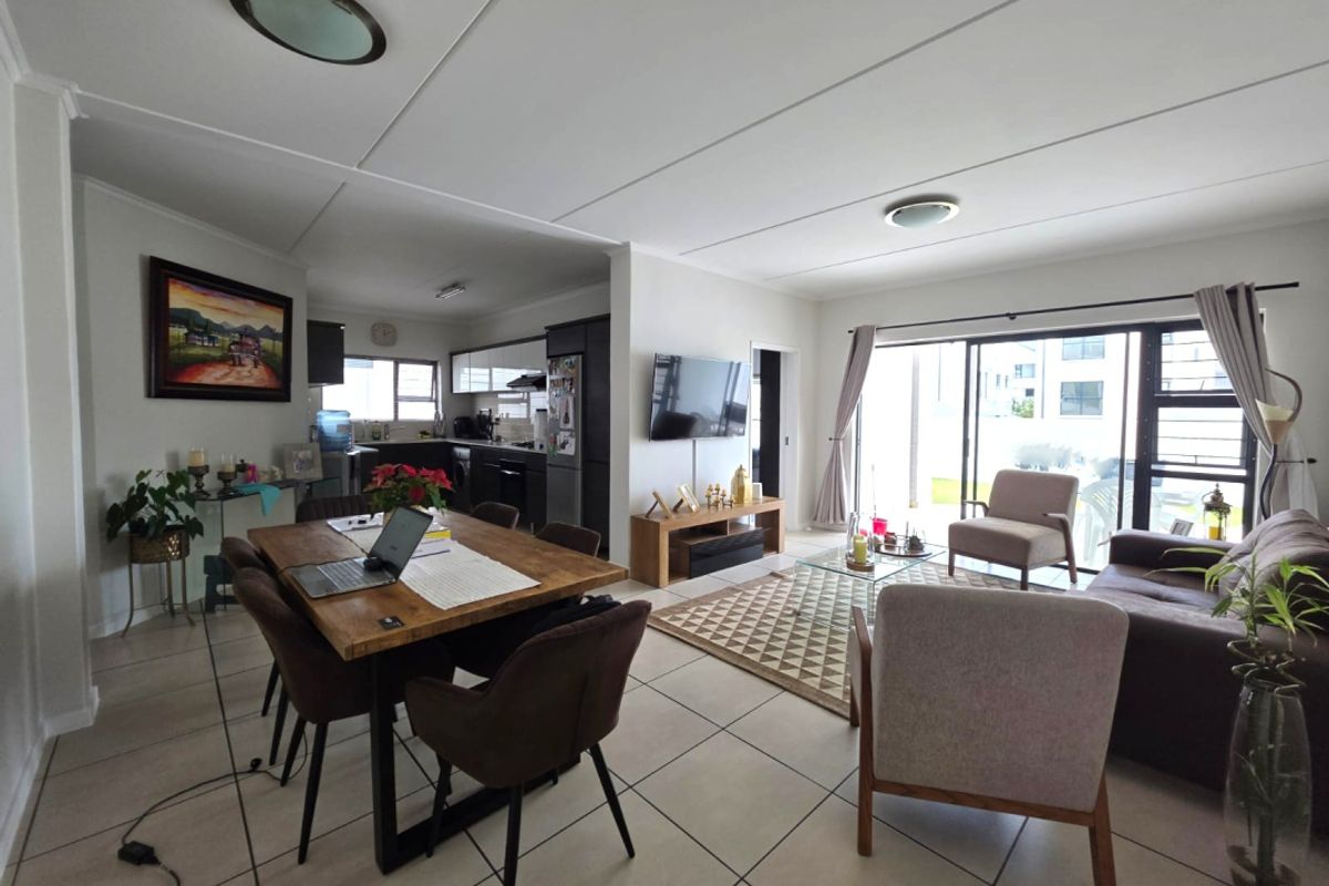 Stylish 3-Bedroom Apartment for Sale in Malakite, Greenstone Hill - Photo 4