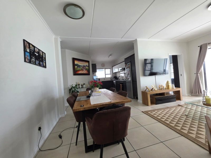 Stylish 3-Bedroom Apartment for Sale in Malakite, Greenstone Hill - Photo 5
