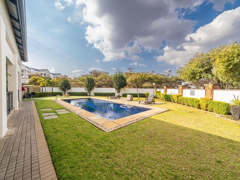 Modern 1-Bedroom Apartment for Sale in Malakite, Greenstone Hill - Photo 4