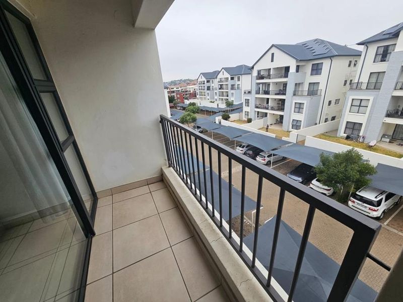 Elegant 2-Bedroom Apartment for Sale in Malakite, Greenstone Hill - Photo 10