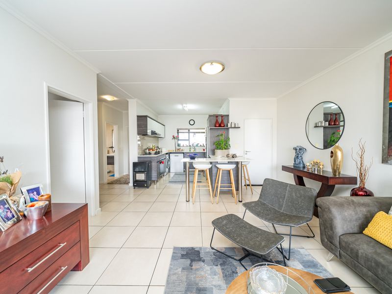 Elegant 2-Bedroom Apartment for Sale in Malakite, Greenstone Hill - Photo 9
