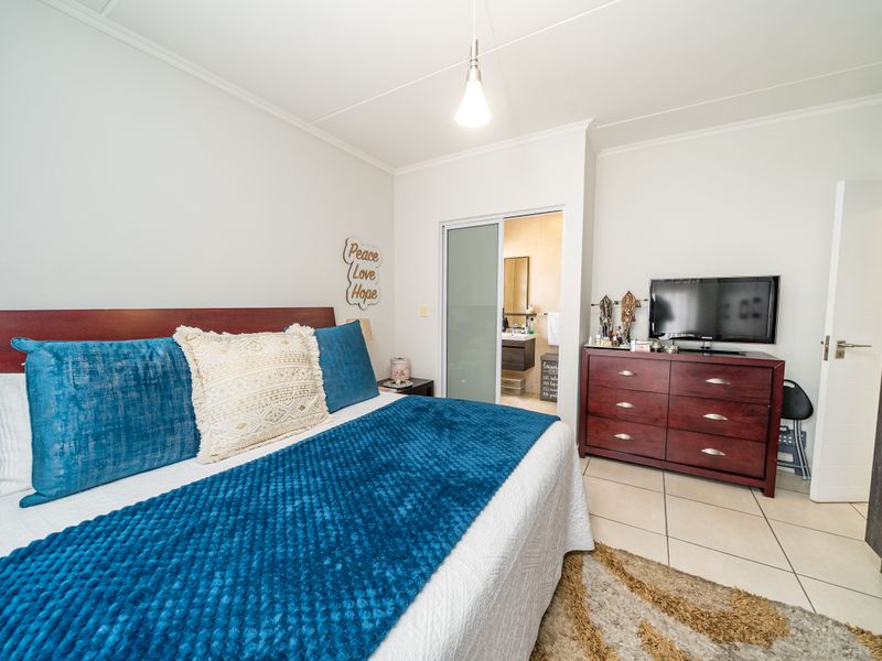 Elegant 2-Bedroom Apartment for Sale in Malakite, Greenstone Hill - Photo 4