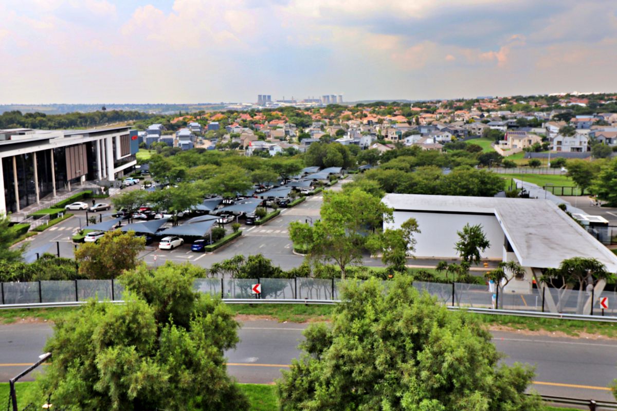 Stylish 2-Bedroom Apartment for Sale in The Isles, Greenstone Hill - Photo 2