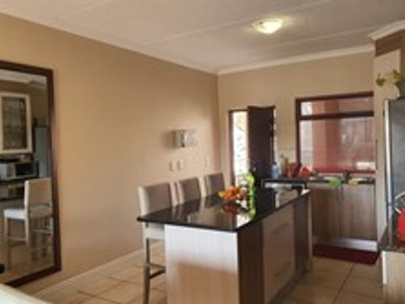 Modern 2-Bedroom Apartment for Sale in Sawgrass, Greenstone Hill - Photo 4
