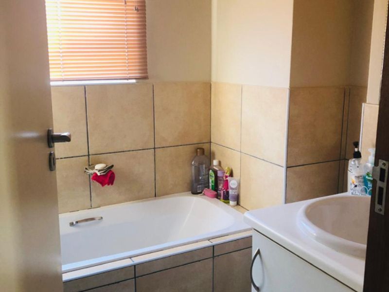 Modern 2-Bedroom Apartment for Sale in Sawgrass, Greenstone Hill - Photo 6
