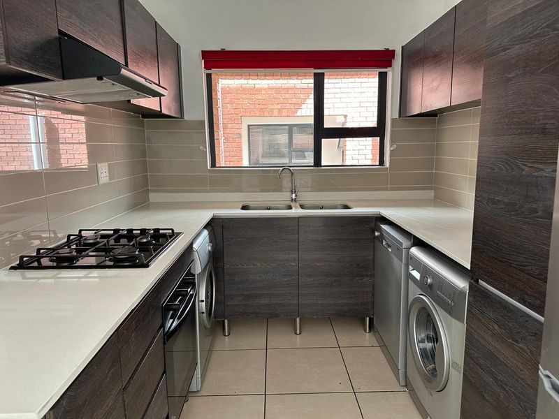 Greenstone Crest | 3 Bed | 2 Bath | FF | Available Immediately - Photo 7