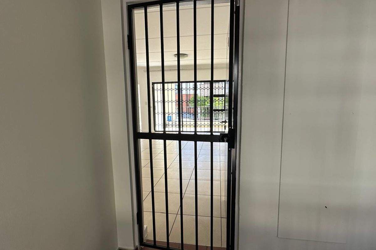Greenstone Crest | 3 Bed | 2 Bath | FF | Available Immediately - Photo 3