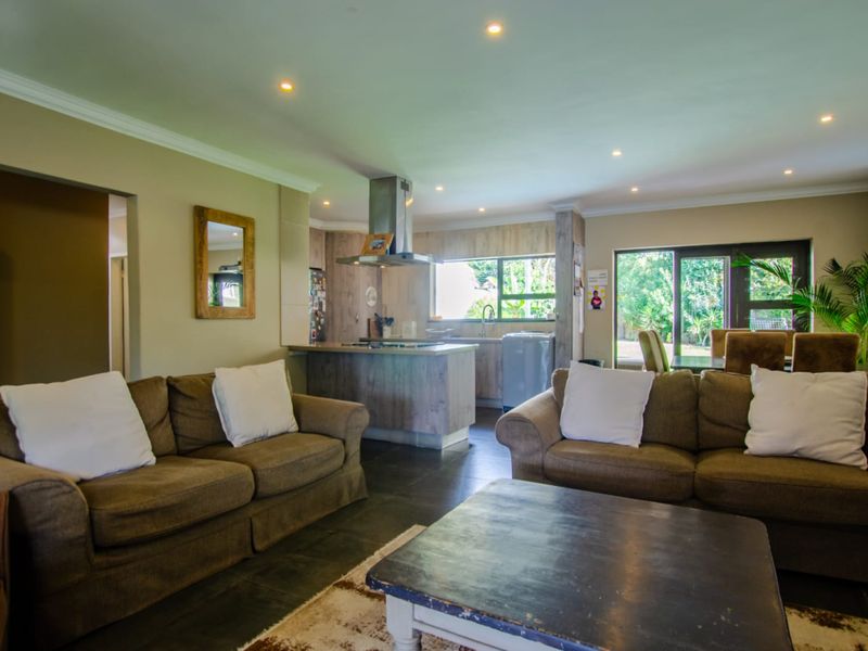 4 Bedroom House in Buurendal - Photo 6