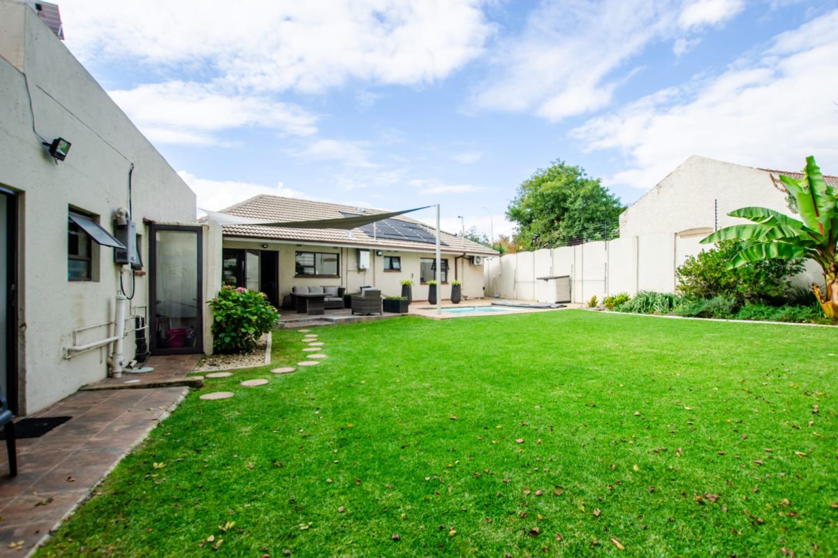 4 Bedroom House in Buurendal - Photo 2