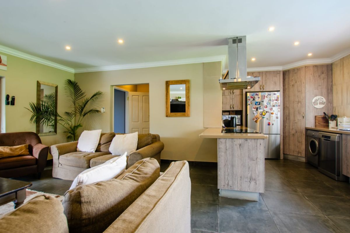 4 Bedroom House in Buurendal - Photo 5