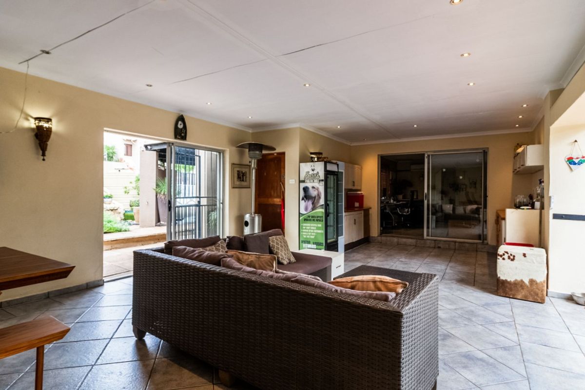 Secure 3 Bedroom home in Buurendal - Photo 5