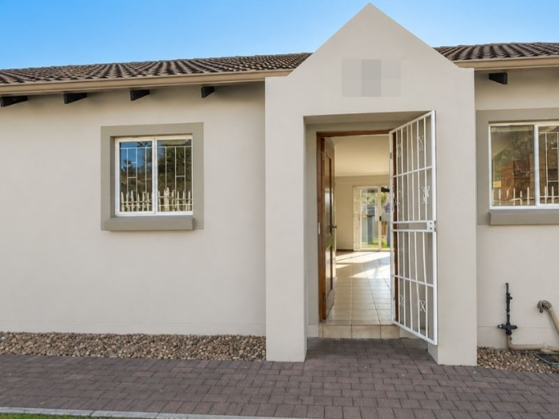 3 bedroom 2 bathroom lockup and go in Aloe Ridge 1 - Photo 2