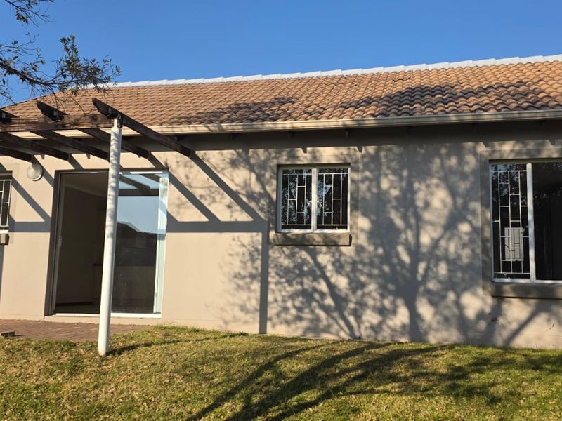 3 bedroom 2 bathroom lockup and go in Aloe Ridge 1 - Photo 1