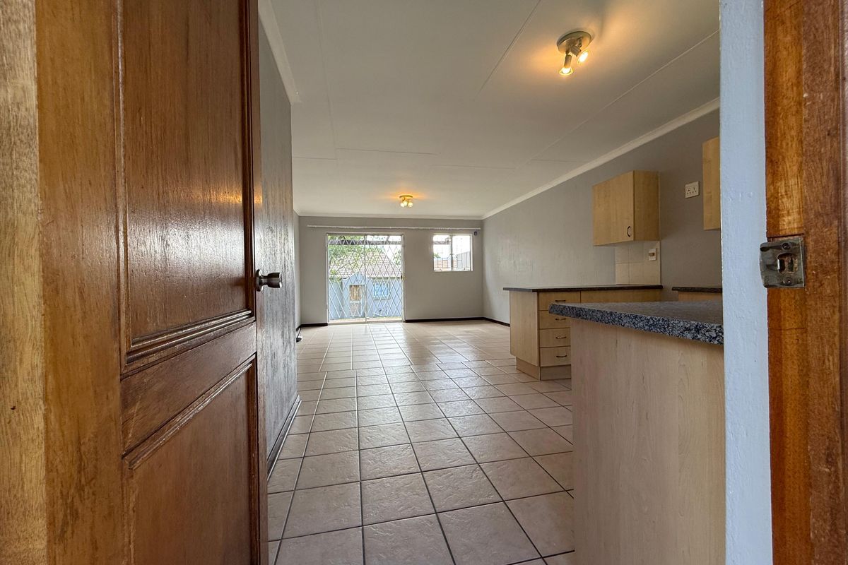 3 bedroom 2 bathroom lockup and go in Aloe Ridge 1 - Photo 3