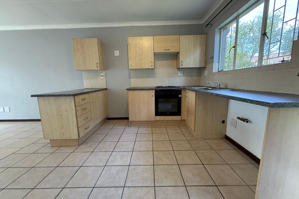 3 bedroom 2 bathroom lockup and go in Aloe Ridge 1 - Photo 5