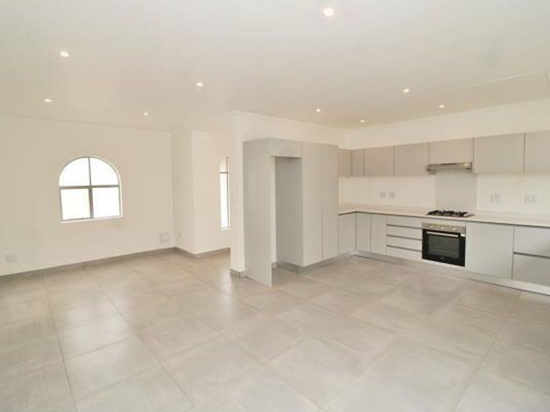 Stylish, Spacious & Secure – The Perfect Bedfordview Garden Apartment! - Photo 8