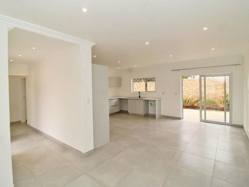 Stylish, Spacious & Secure – The Perfect Bedfordview Garden Apartment! - Photo 9