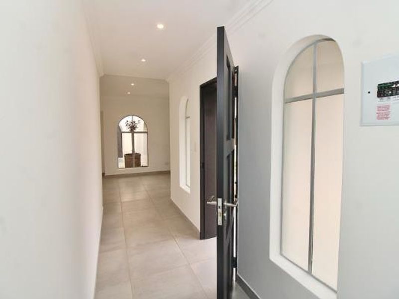 Stylish, Spacious & Secure – The Perfect Bedfordview Garden Apartment! - Photo 7