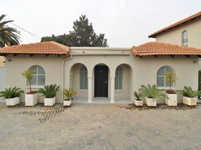 Stylish, Spacious & Secure – The Perfect Bedfordview Garden Apartment! - Photo 1